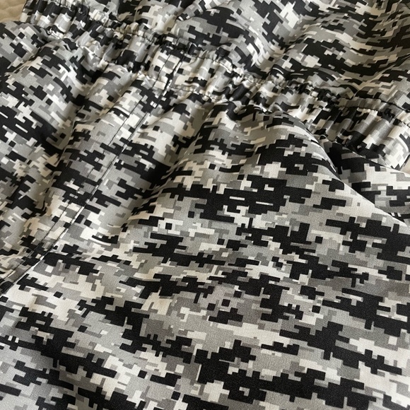 FALLS CREEK KIDS BLK/WHITE/GREY CAMO SNOW BIBS SIZE 24 MONTHS - Picture 8 of 9